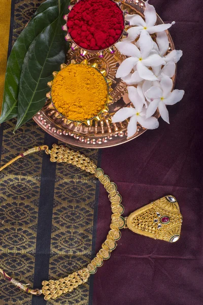 Індійський Фестиваль Ракхі Кумкумом Солодощами Дья Тарілці Елегантним Ракі Традиційний — стокове фото