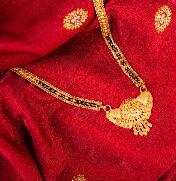 Indian Tradycyjne Złoto Biżuteria Tle Tkaniny — Zdjęcie stockowe