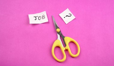 Makasla kesme işi. Küçültme veya işsizlik sorunları kavramı.