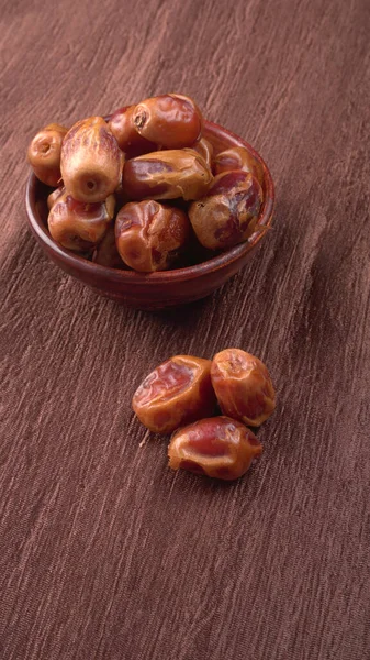 Dates Dans Bol Bois Sur Fond Dates Séchées Gros Plan — Photo