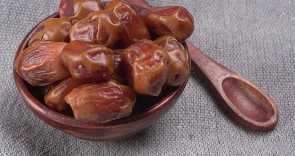 Dates Dans Bol Bois Sur Fond Dates Séchées Gros Plan — Photo