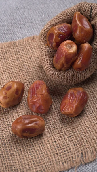 Dates Dans Bol Bois Sur Fond Dates Séchées Gros Plan — Photo