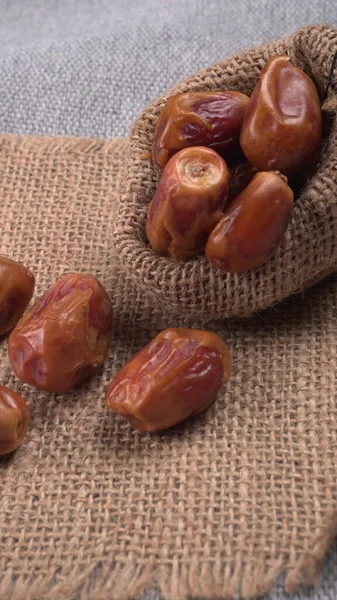 Dates Wooden Bowl Background Dried Dates Closeup — Stock Photo, Image
