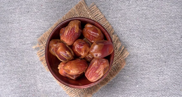Dates Wooden Bowl Background Dried Dates Closeup — Stock Photo, Image