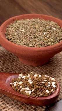 Rezene çok aromatik ve lezzetli bir bitkidir. Yemek ve içecekler nefes tazeleyici olarak kullanılır..