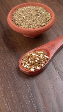 Rezene çok aromatik ve lezzetli bir bitkidir. Yemek ve içecekler nefes tazeleyici olarak kullanılır..