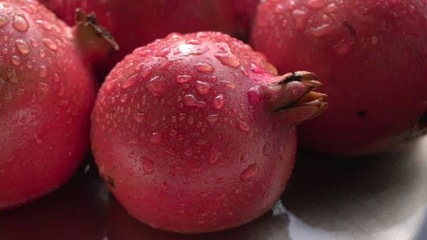 Świeże Granaty Bogate Naturalne Przeciwutleniacze Pojęcie Czerwonych Owoców Witamin Naturalnych — Zdjęcie stockowe