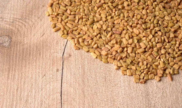 Haufen Bio Bockshornkleesamen Auf Holzgrund Zutat Der Indischen Küche — Stockfoto