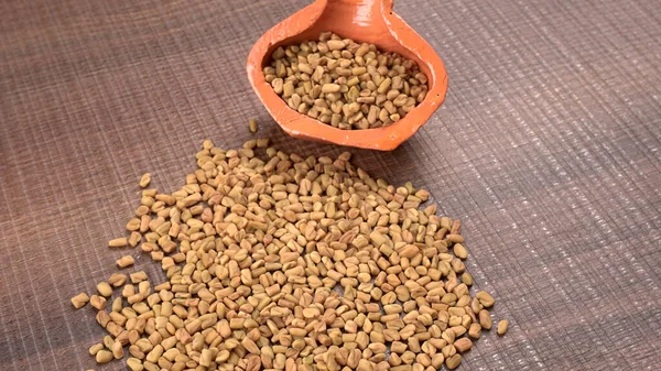 Clay Bowl Organic Fenugreek Seeds Closeup Indian Cuisine Ingredient — Stock Photo, Image