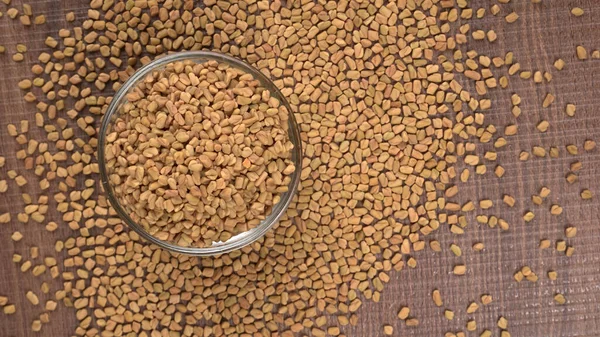 Skleněná Miska Organických Pískavice Semínek Dřevěném Pozadí Přísada Indické Kuchyni — Stock fotografie