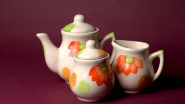 Hint festivali: Raksha Bandhan özgeçmişi zarif bir Rakhi, pirinç taneleri ve Kumkum ile. Geleneksel Hint bilekliği Kardeşler ve Kız Kardeşler arasındaki aşkın sembolüdür..