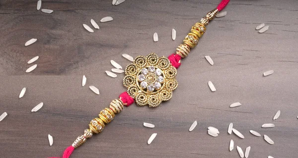 Indiska Festival Raksha Bandhan Bakgrund Med Elegant Rakhi Rice Grains — Stockfoto