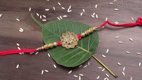 Festivalul Indian Raksha Bandhan Fundal Elegant Rakhi Cereale Orez Kumkum — Fotografie, imagine de stoc