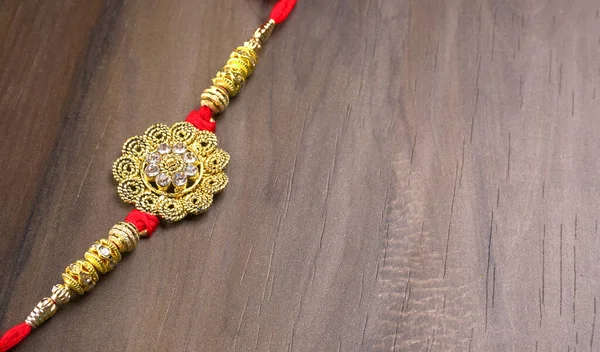 Geleneksel Hint Bilekliği Rakhi Kardeş Bağlar Kardeşler Bileğinde Raksha Bandhan — Stok fotoğraf