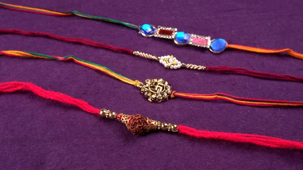 Pulseras Tradicionales Indias Llama Rakhi Hermana Ata Los Hermanos Muñeca — Foto de Stock