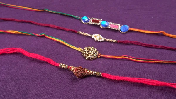 Traditionelle Indische Armbänder Rufen Rakhi Schwester Bindet Brüder Handgelenk Die — Stockfoto