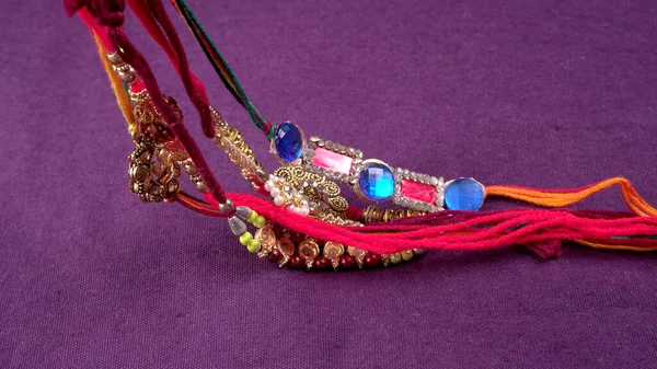 Traditionelle Indische Armbänder Rufen Rakhi Schwester Bindet Brüder Handgelenk Die — Stockfoto