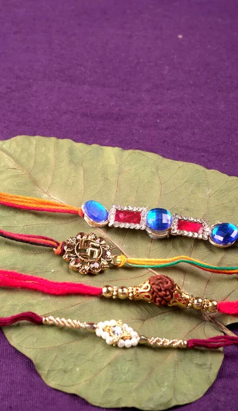 Traditionelle Indische Armbänder Rufen Rakhi Schwester Bindet Brüder Handgelenk Die — Stockfoto