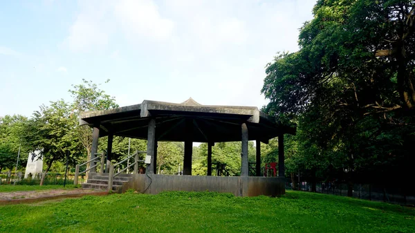Wooden Alcove Surrounded Green Trees Plants City Park — 图库照片