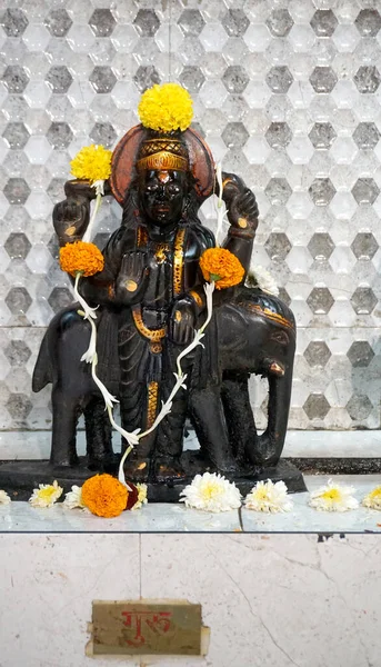村子里的印度神像手工雕塑店 — 图库照片