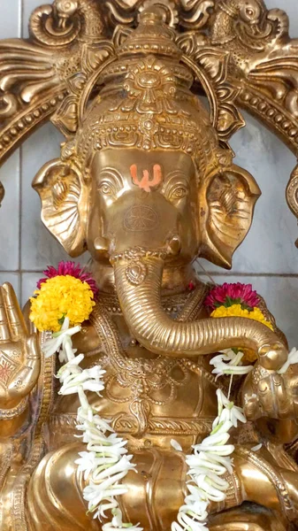 Indiska Hinduiska Guden Lord Ganesha Staty Belagd Med Färg Och — Stockfoto