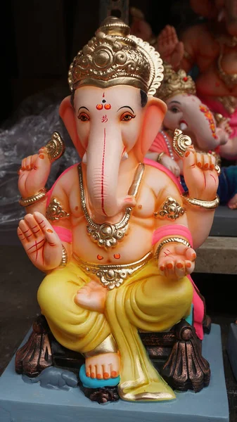 Hinduski Bóg Ganesha Posągi Pokryte Kolorami Sprzedawane Dla Ganesh Chathurthi — Zdjęcie stockowe