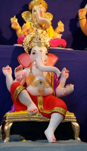 Hinduski Bóg Ganesha Posągi Pokryte Kolorami Sprzedawane Dla Ganesh Chathurthi — Zdjęcie stockowe