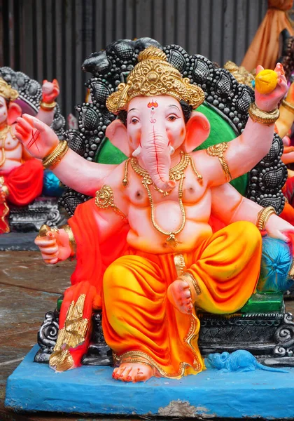 Indiska Hinduiska Guden Lord Ganesha Staty Belagd Med Färg Och — Stockfoto