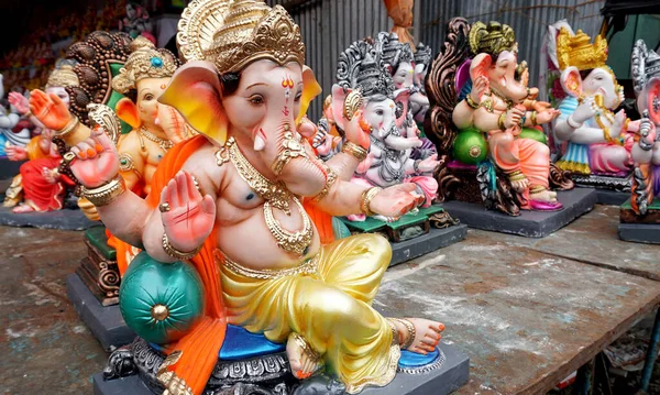 Indischer Hindu Gott Herr Ganesha Statuen Mit Farben Beschichtet Und — Stockfoto