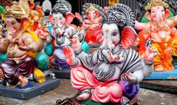 Estátuas Indianas Deus Hindu Lord Ganesha Revestidas Com Cores Vendidas — Fotografia de Stock