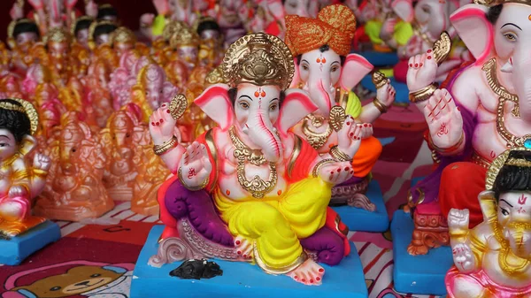 Dios Hindú Indio Señor Ganesha Estatuas Recubierto Colores Vendido Para —  Fotos de Stock