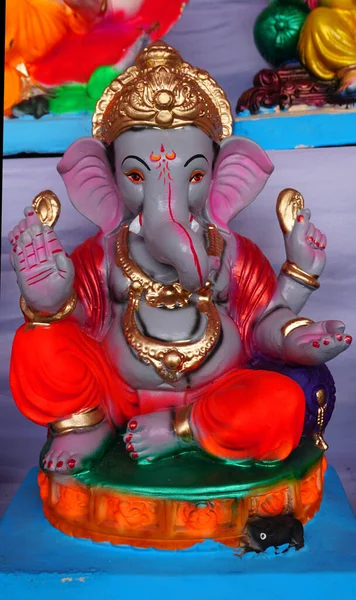 Indiase Hindoe God Heer Ganesha Standbeeld Bekleed Met Kleur Verkocht — Stockfoto