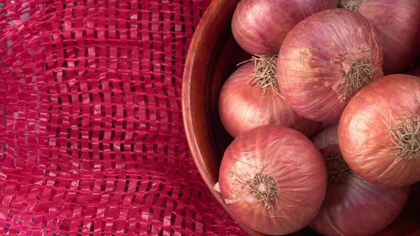 Fresh Red Onions Wooden Bowl — Stock Photo, Image