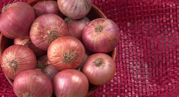 Fresh Red Onions Wooden Bowl — Stock Photo, Image