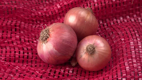 Closeup Shot Pile Red Onions Red Sack — Stock Photo, Image