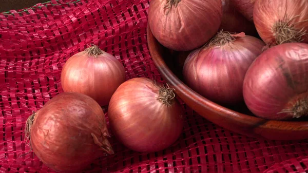 Fresh Red Onions Wooden Bowl — Stock Photo, Image