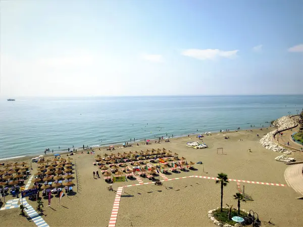 Plage Espagnole Avec Parasols Cassés Parasols Paille Alignés Rangées Sur — Photo