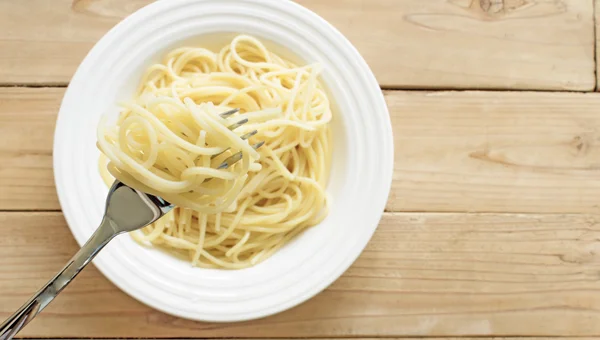 Spaghetti and fork are raised. — Stock Photo, Image