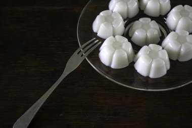 Jöle su Hindistan cevizi tatlı Tayland yaptı.