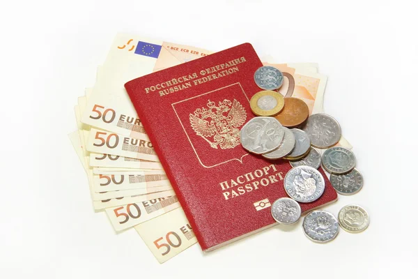 Pasaporte ruso y dinero europeo — Foto de Stock