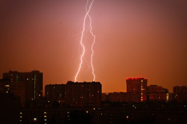 Şehirde şimşek çaktı