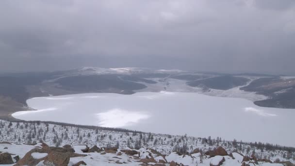 Frozen Lake Sut-Khol in winter — Stock Video