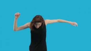 Üzerinde izole mavi dans kızı