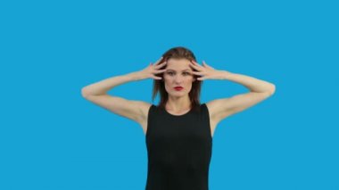 Üzerinde izole mavi dans kızı