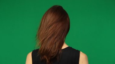 Kız göz kırpıyor