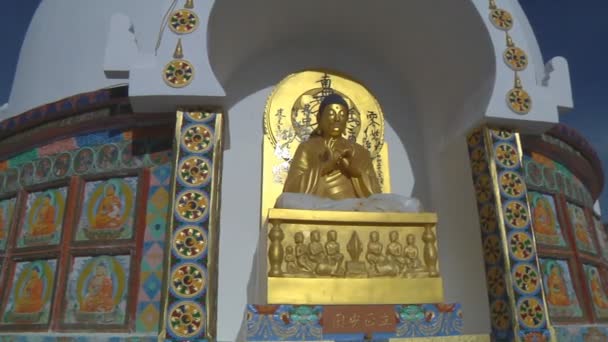 Shanti stupa bei leh — Stockvideo