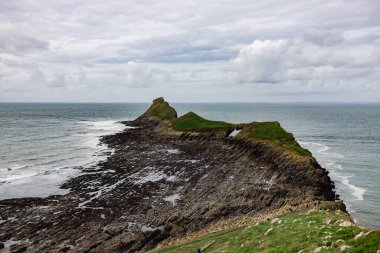 Gower Yarımadası 'ndaki Swansea' nin Rhossili Körfezi, Bavullar 'da 2017' de dünya listesinin ilk 10 'unda yer alacak tek Avrupa plajı..