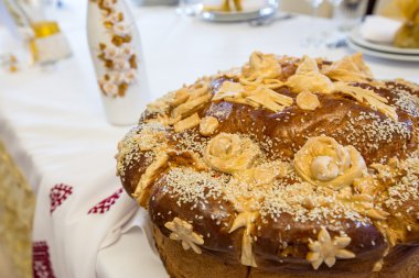 Düğün masa üzerinde düğün somun