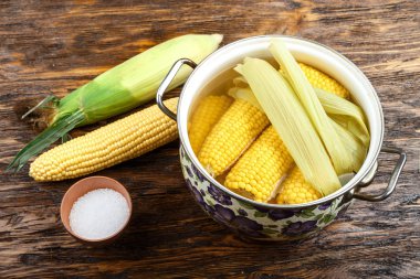 Pişmiş ve ham corncobs