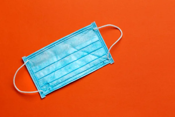 Синяя Медицинская Маска Оранжевом Фоне Защита Лица Загрязнения Вируса Гриппа — стоковое фото